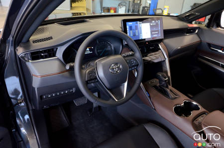 2021 Toyota Venza, interior